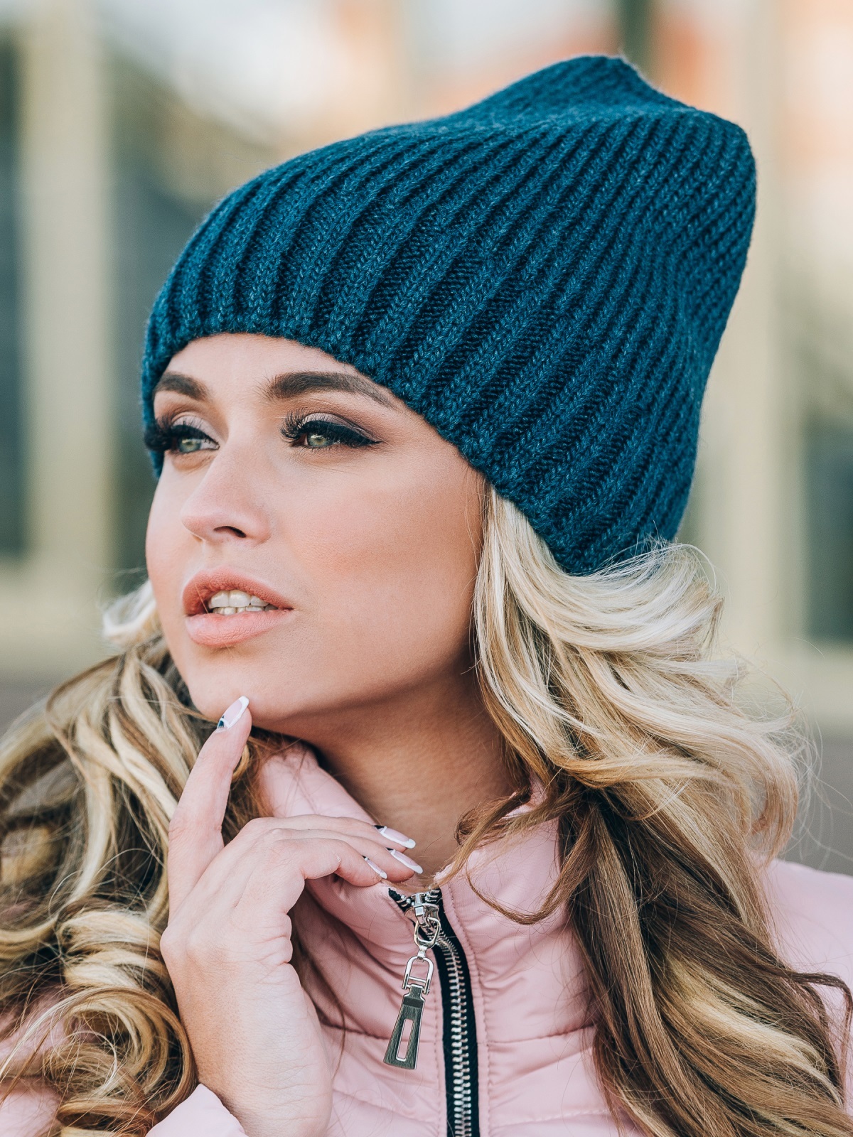 Фабрика шапок артикул 50d002. Трикотажная шапка премиум качества. Весенняя шапочка молодежная. Шапка молодежная женская. Шапка хомут.